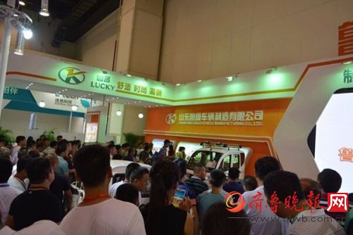 鄭州電動車展，魯客篷車現場人氣火爆(圖1)